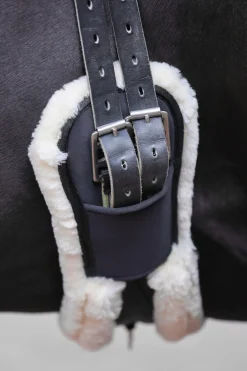 Online covalliero kort gjord med fuskepels Black