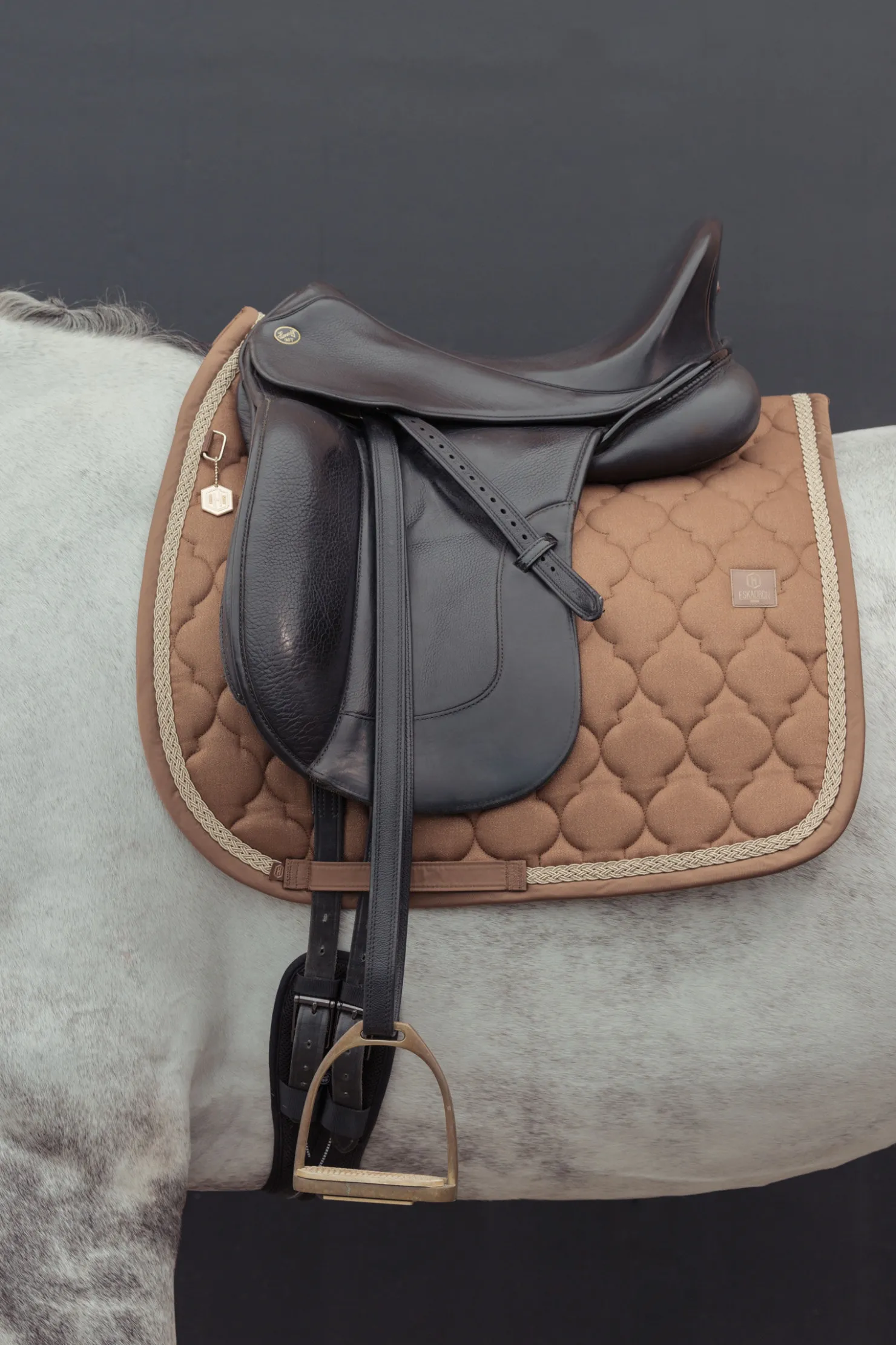 New eskadron Heritage AW24 Cotton Glitter Dressursjabrak Almond