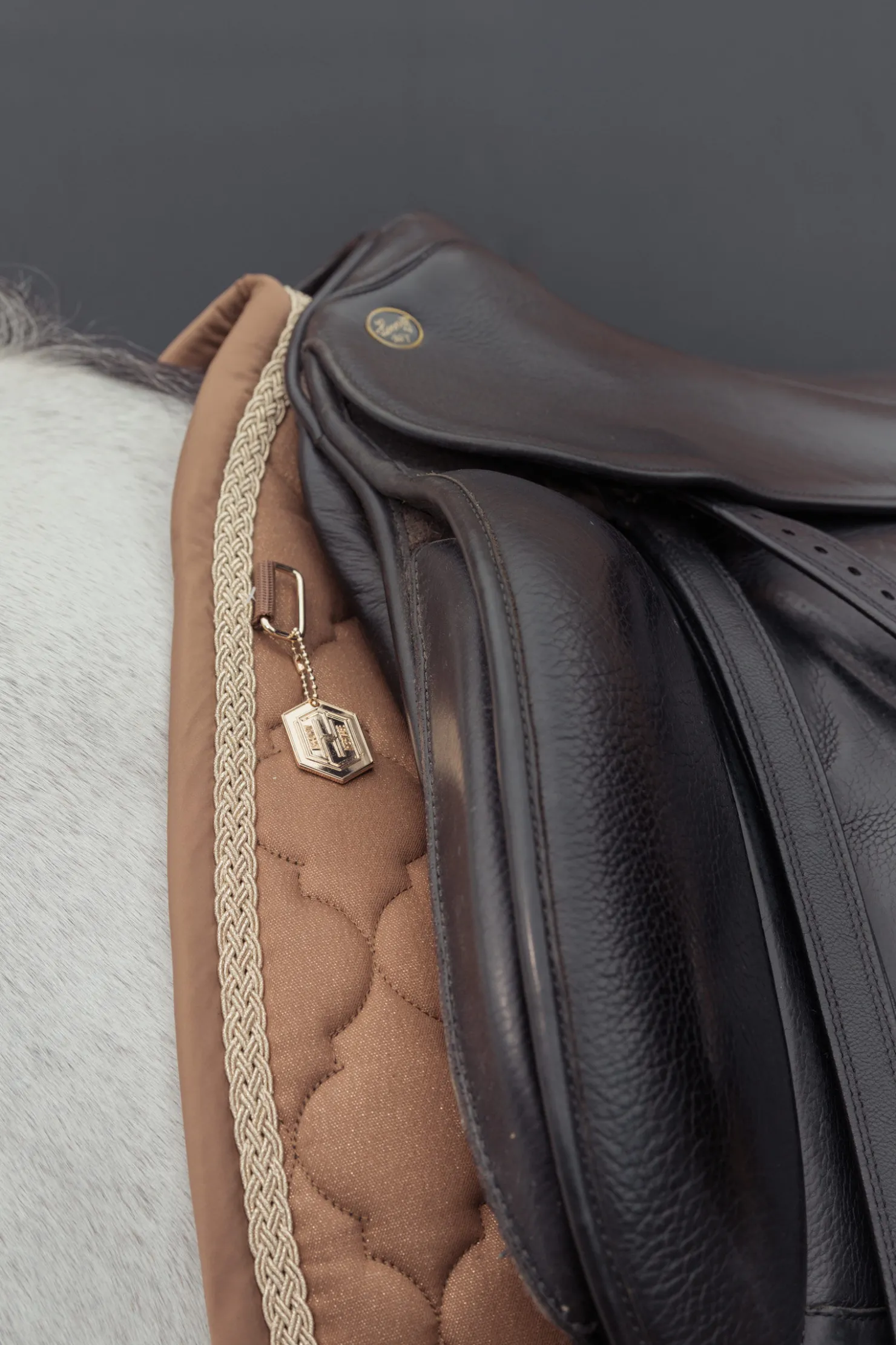 New eskadron Heritage AW24 Cotton Glitter Dressursjabrak Almond