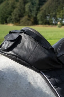 Sale fra F.R.A. Freedom Riding Articles Taro salbag i lær Black