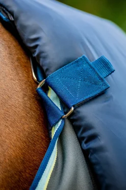 Online horseware Amigo Bravo 12 Plus utedekken med avtakbar hals, 400g Shadow/Navy&BlueHaze