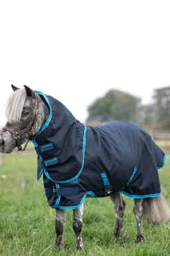 New horseware Amigo Hero 6 Petite Plus utedekken med avtakbar hals, 200 gram Navy/ElectricBlue/Navy