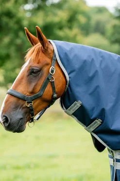 Clearance horseware Amigo Ripstop 900D Plus utedekken med avtakbar halsdel, 100g Navy/TitaniumGrey