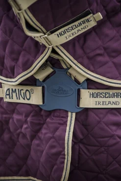 New horseware Amigo Stable Plus stalldekken med avtakbar halsdel, 200g Fig/Navy/Tan