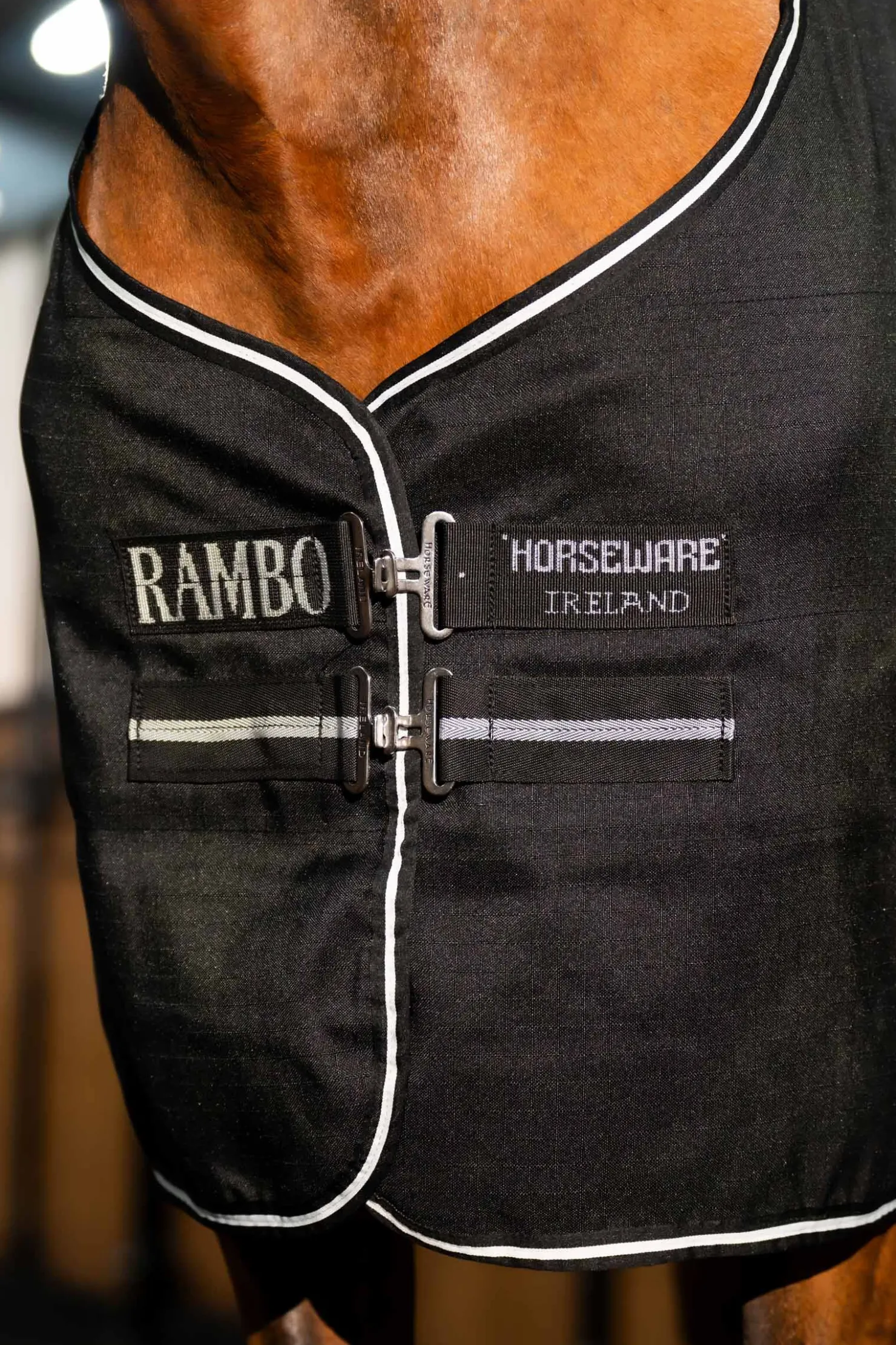 Sale horseware Rambo Stalldekken med mikrofiberfôr, 0g Black/Black&Silver72_6'0"