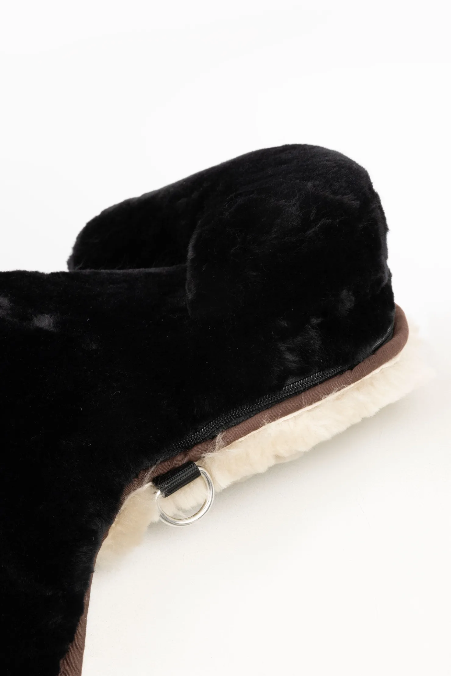 horze ridematte i sauefell Black