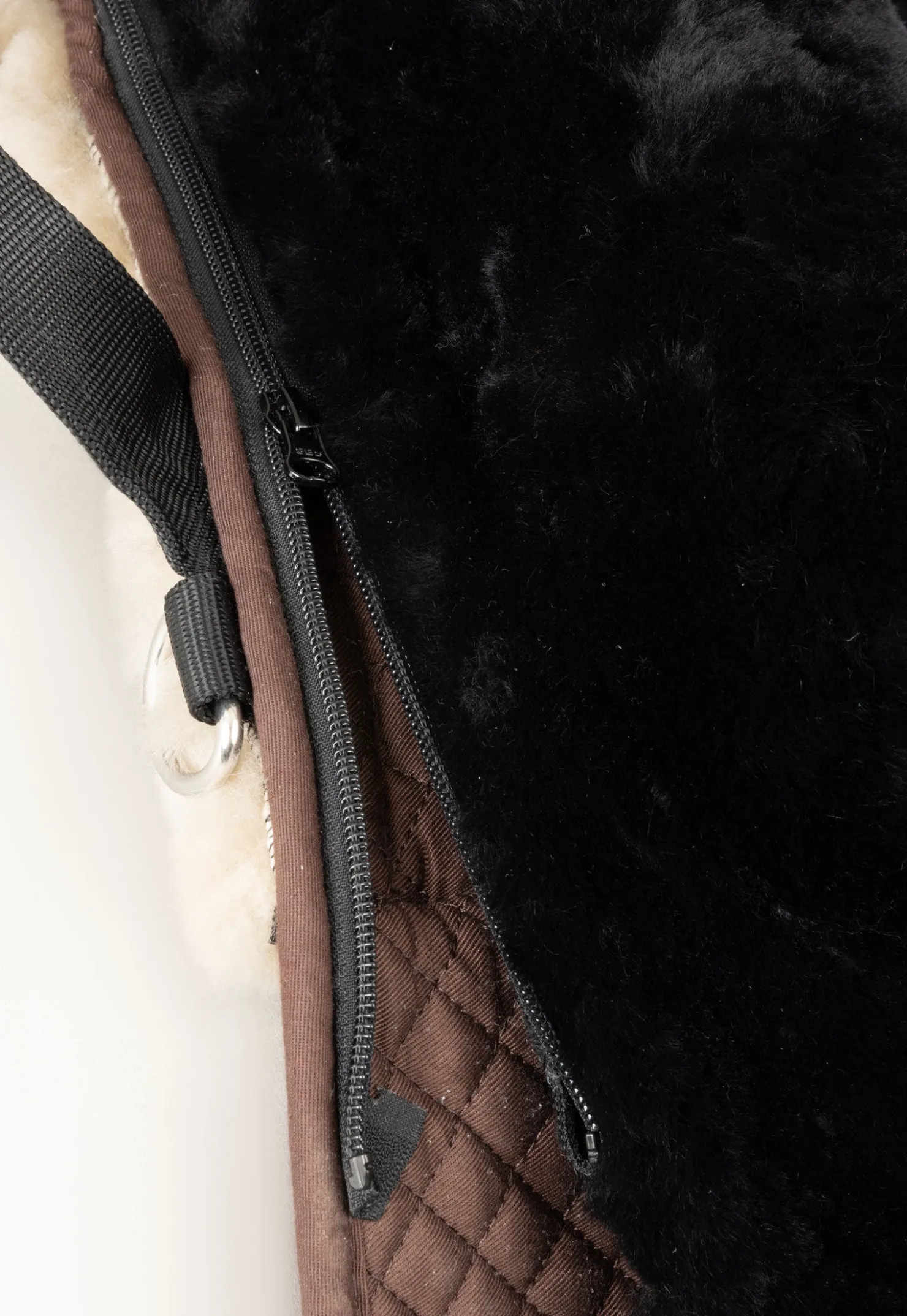 horze ridematte i sauefell Black