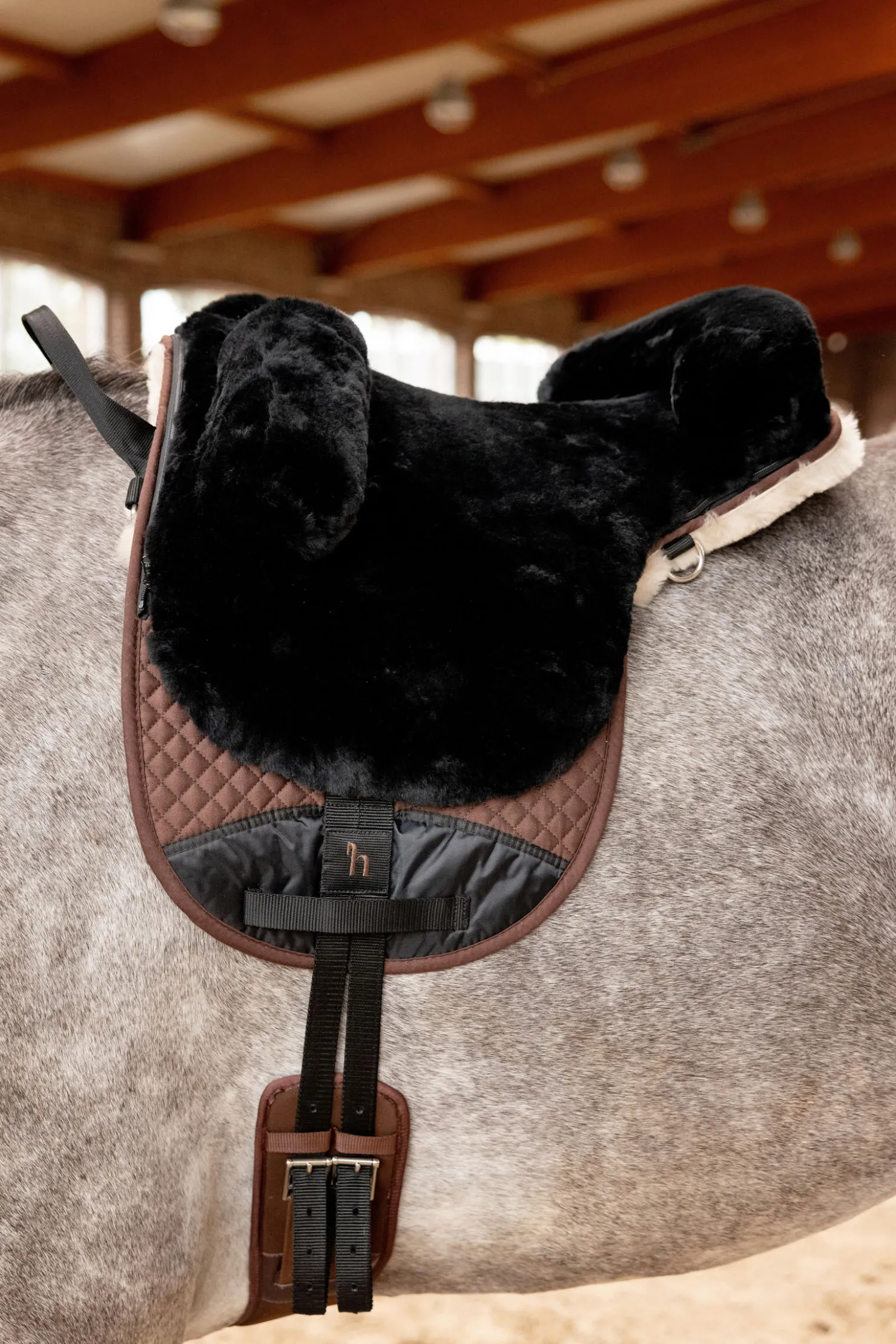 horze ridematte i sauefell Black