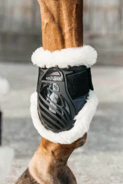 Outlet kentucky Horsewear Vegan bakbeinsbelegg til unghest med saueskinn Black