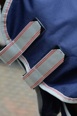 weatherbeeta Comfitec Essential utedekken med fast hals, 220g Navy/Silver/Red